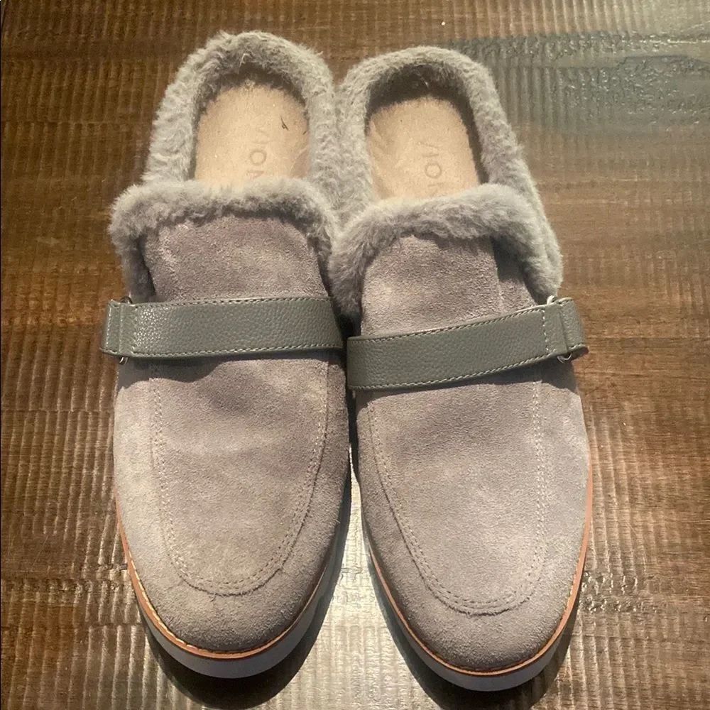 Ladies Vionic Kailen Faux fur Gray Suede Slip-On Shoes size 7